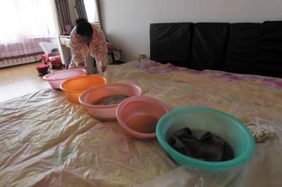 滦南楼上漏水，住户失联，小区没物管，业主维权难！律师来支招……